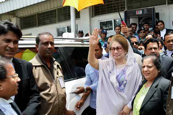 ৩০ নভেম্বরের মধ্যে দেশে ফিরলে আত্মসমর্পণ করবেন খালেদা - image