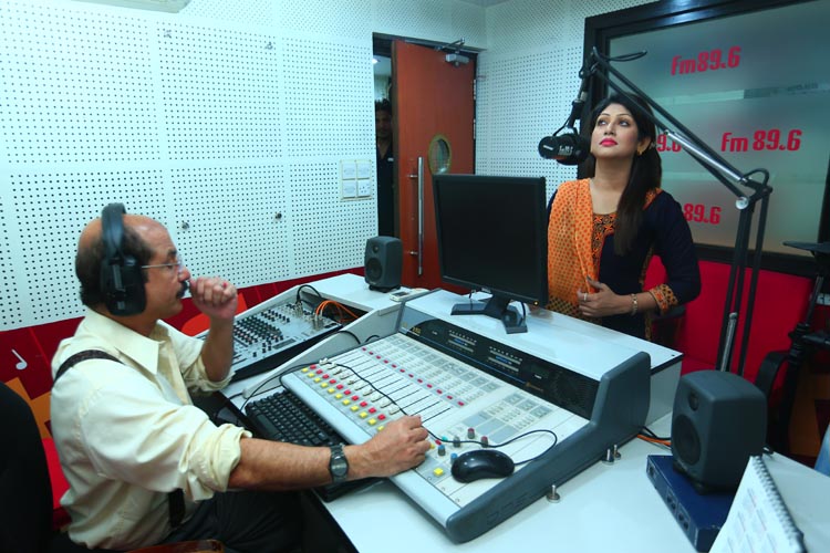 ধারাবাহিক নাটক ‘রেডিও জকি এবং কতিপয় গল্প’ - image