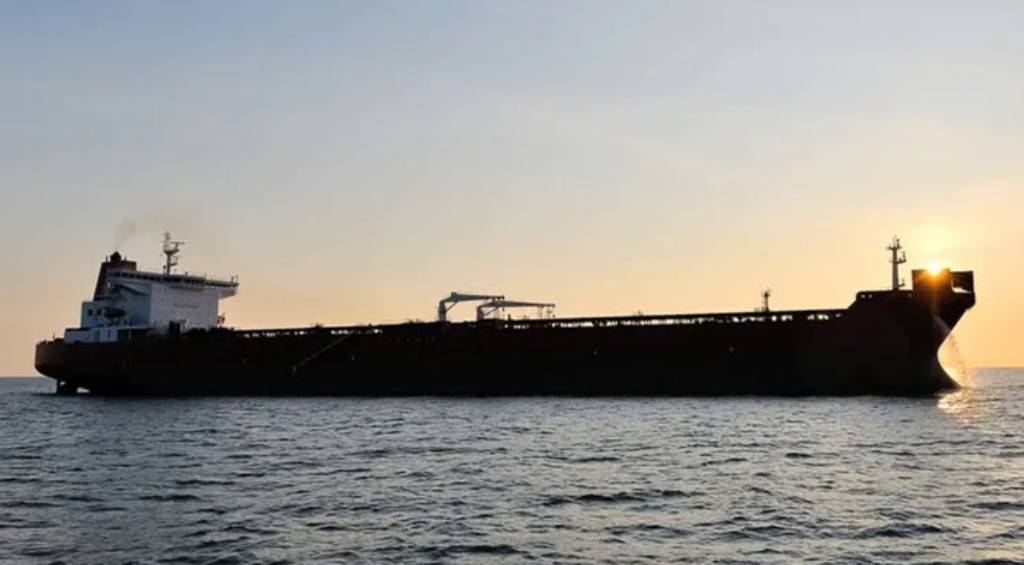 যুক্তরাজ্যের তেলবাহী জাহাজে হুতিদের মিসাইল হামলা - image