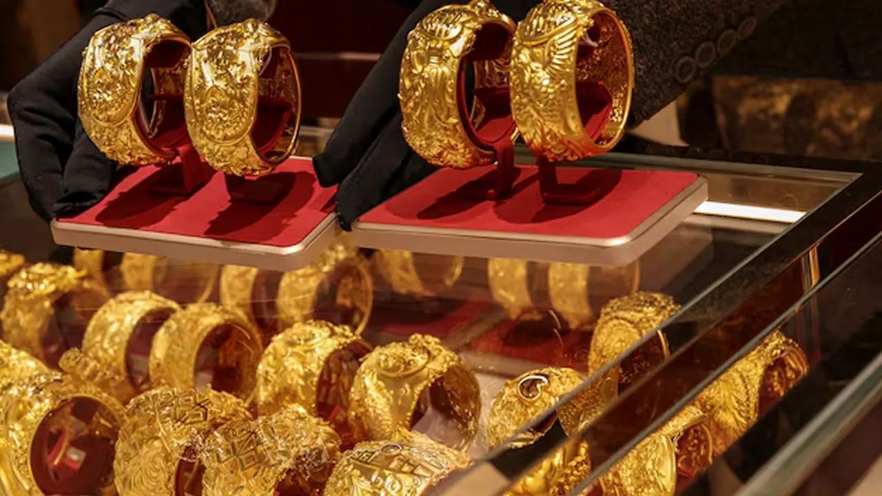 মধ্যপ্রাচ্যে যুদ্ধের দামামা: বিশ্ববাজারে ৫ হাজার ডলার ছাড়ালো স্বর্ণের দাম - image