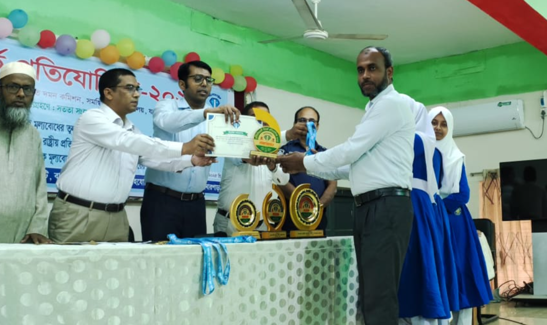 বাঘারপাড়ায় শ্রেষ্ঠ শ্রেণি শিক্ষক হিসেবে নির্বাচিত মোঃ রেজাউল হোসেন - image