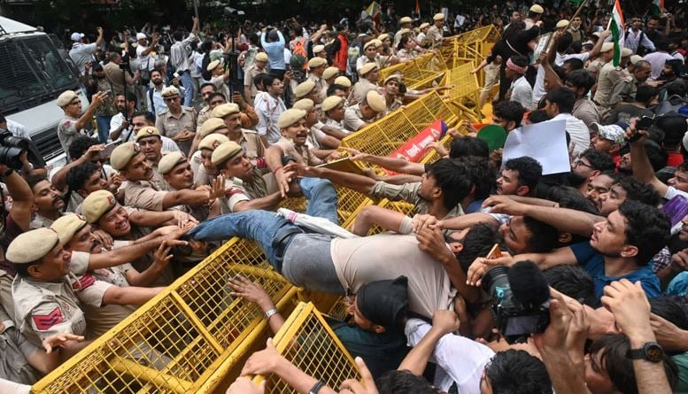 মোদির বিরুদ্ধে পথে ভারতের ক্ষুব্ধ তরুণেরা - image